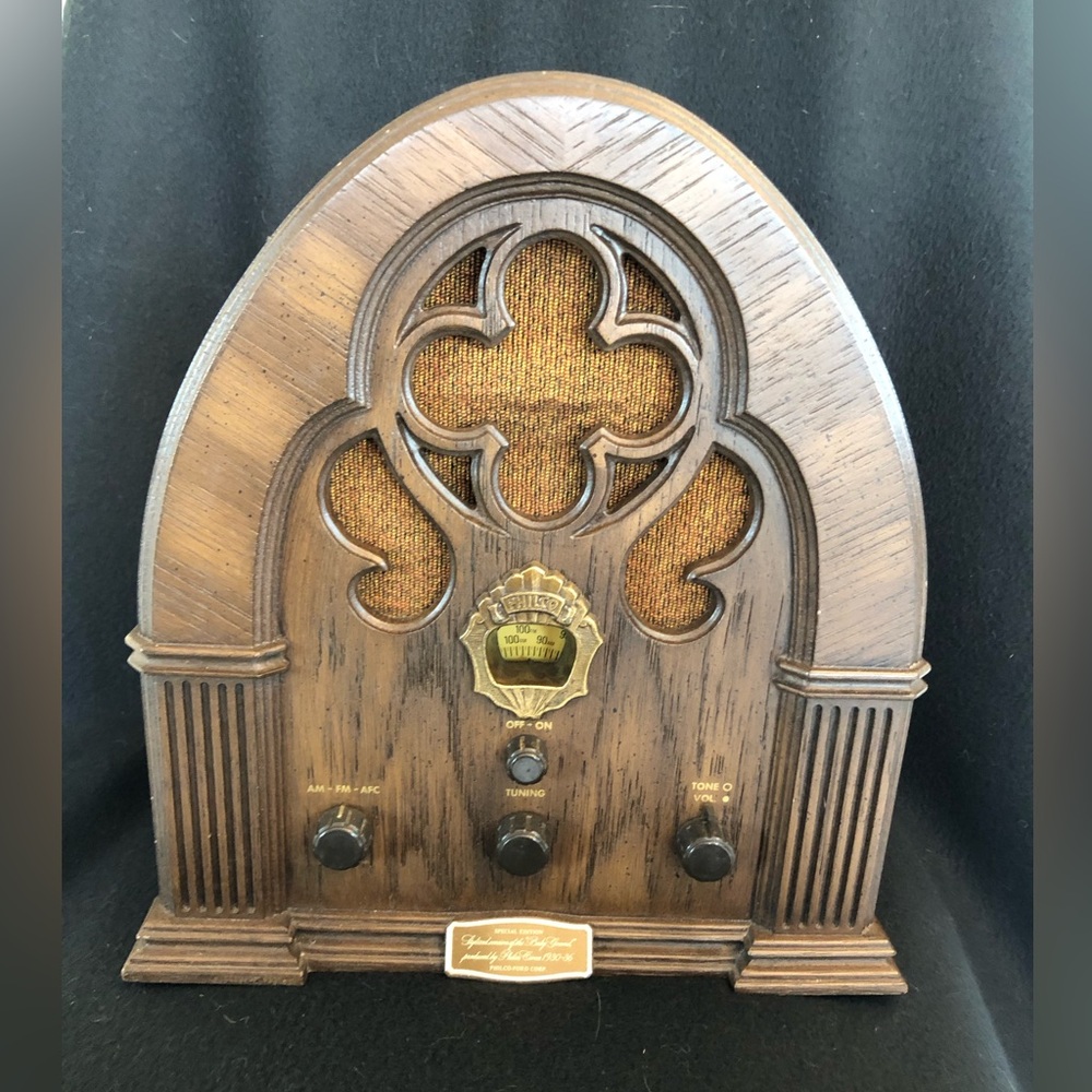 Replica Philco Table Top Radio R-90